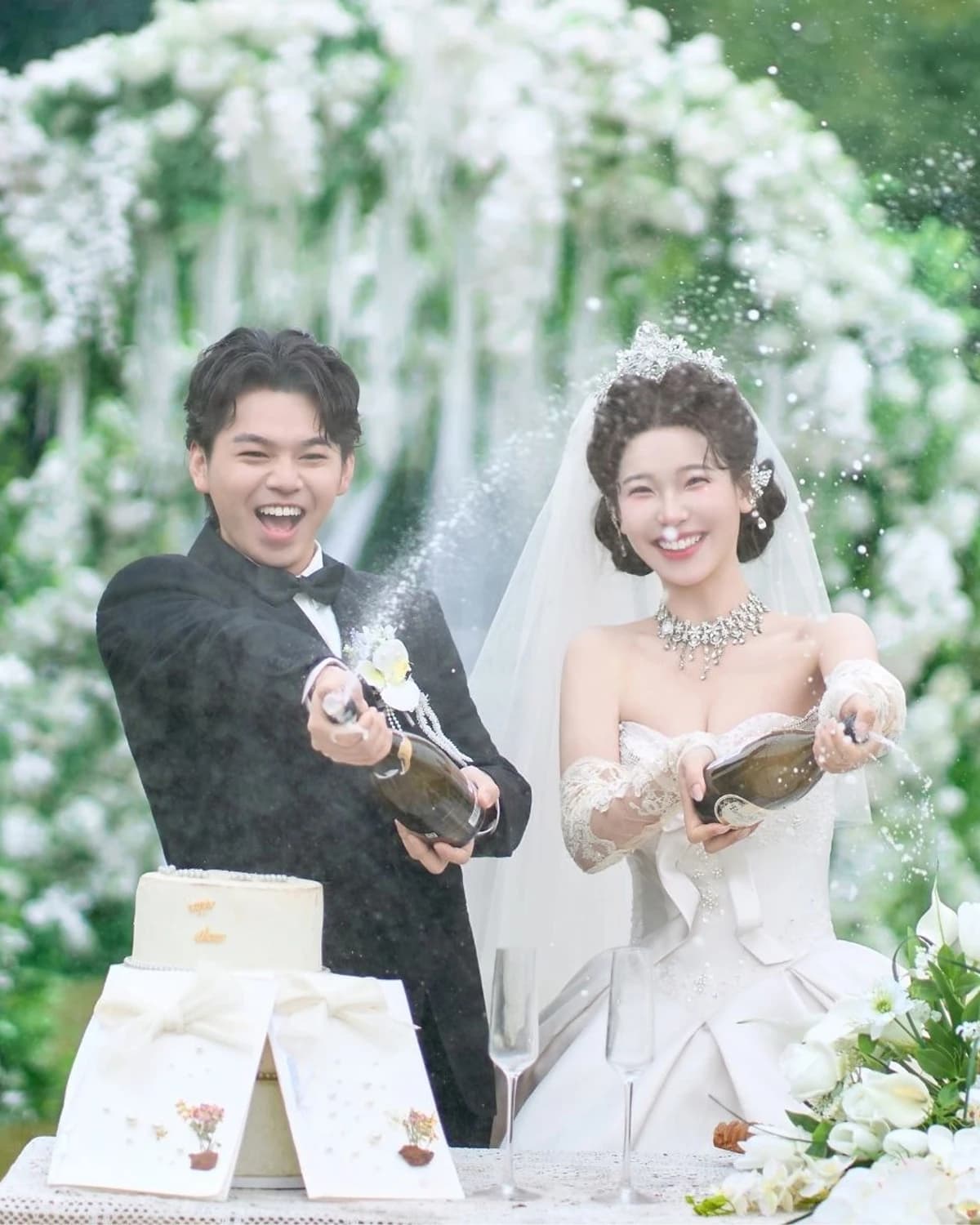 花園午宴長桌與柔色花藝